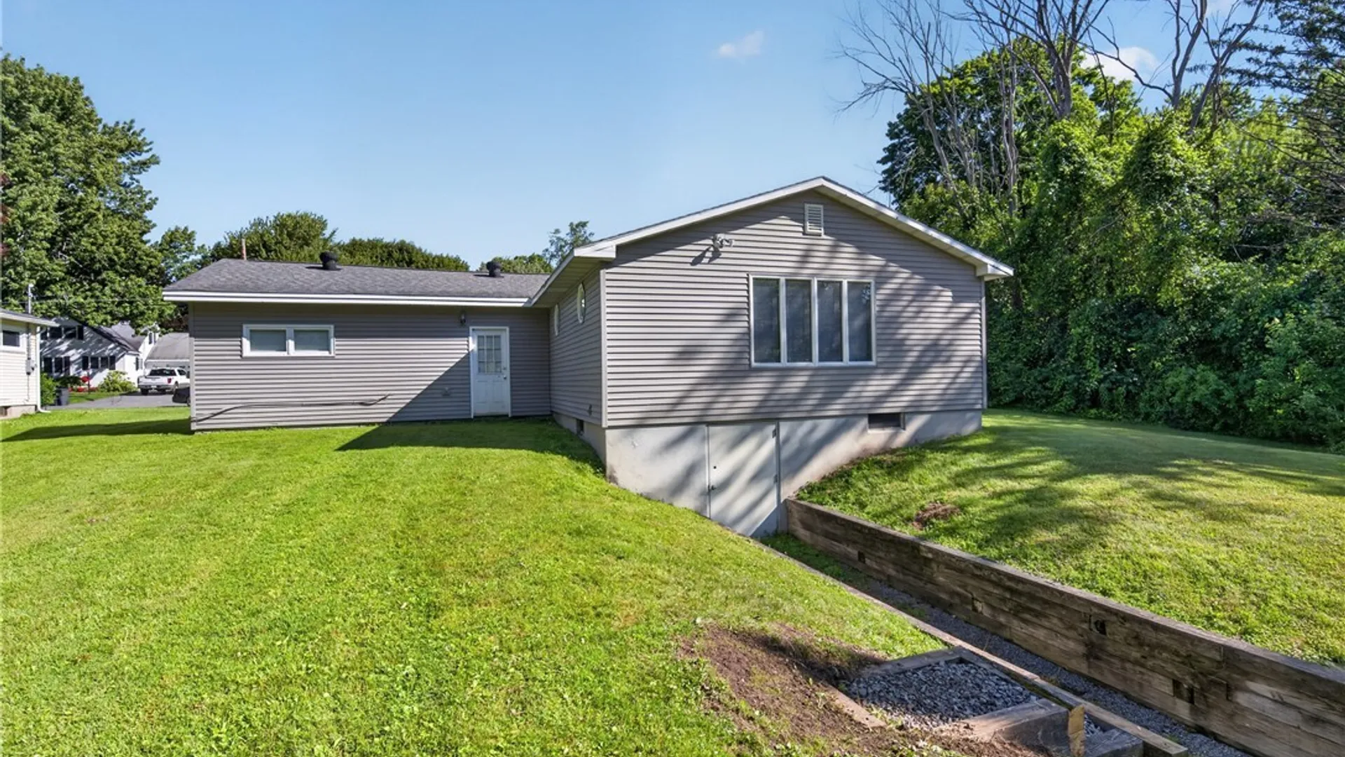 Property at 11 Bellewood Circle, Cicero, NY 13212 2