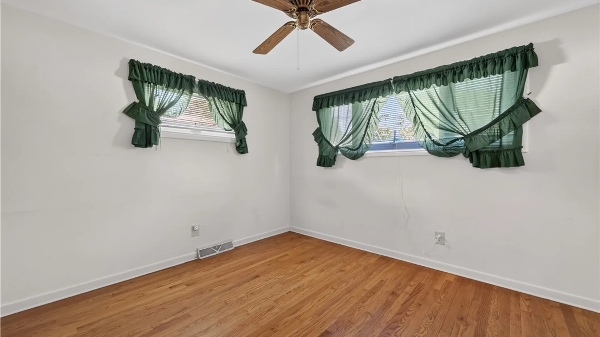 Property at 11 Bellewood Circle, Cicero, NY 13212 23