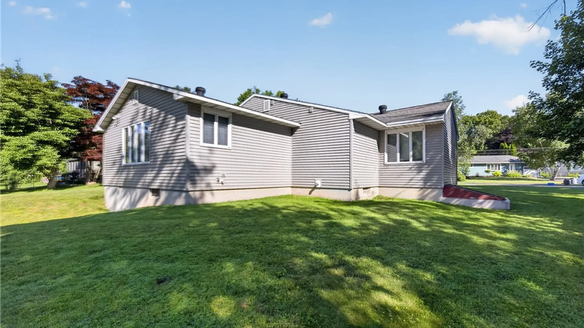 Property at 11 Bellewood Circle, Cicero, NY 13212 3