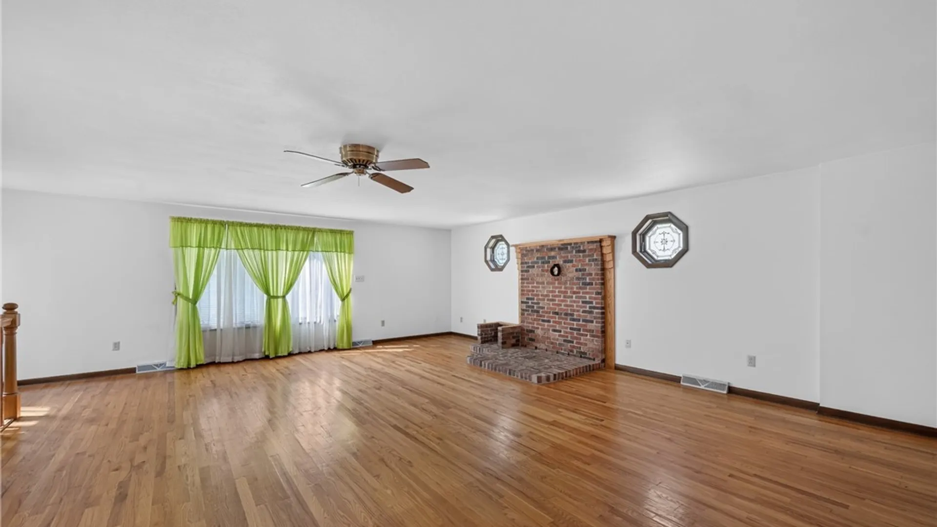 Property at 11 Bellewood Circle, Cicero, NY 13212 5