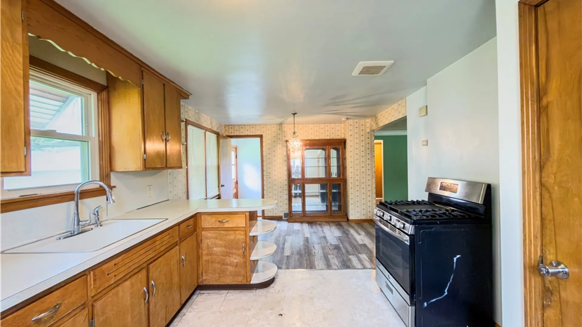 Property at 406 Callodine Avenue, Amherst, NY 14226 11