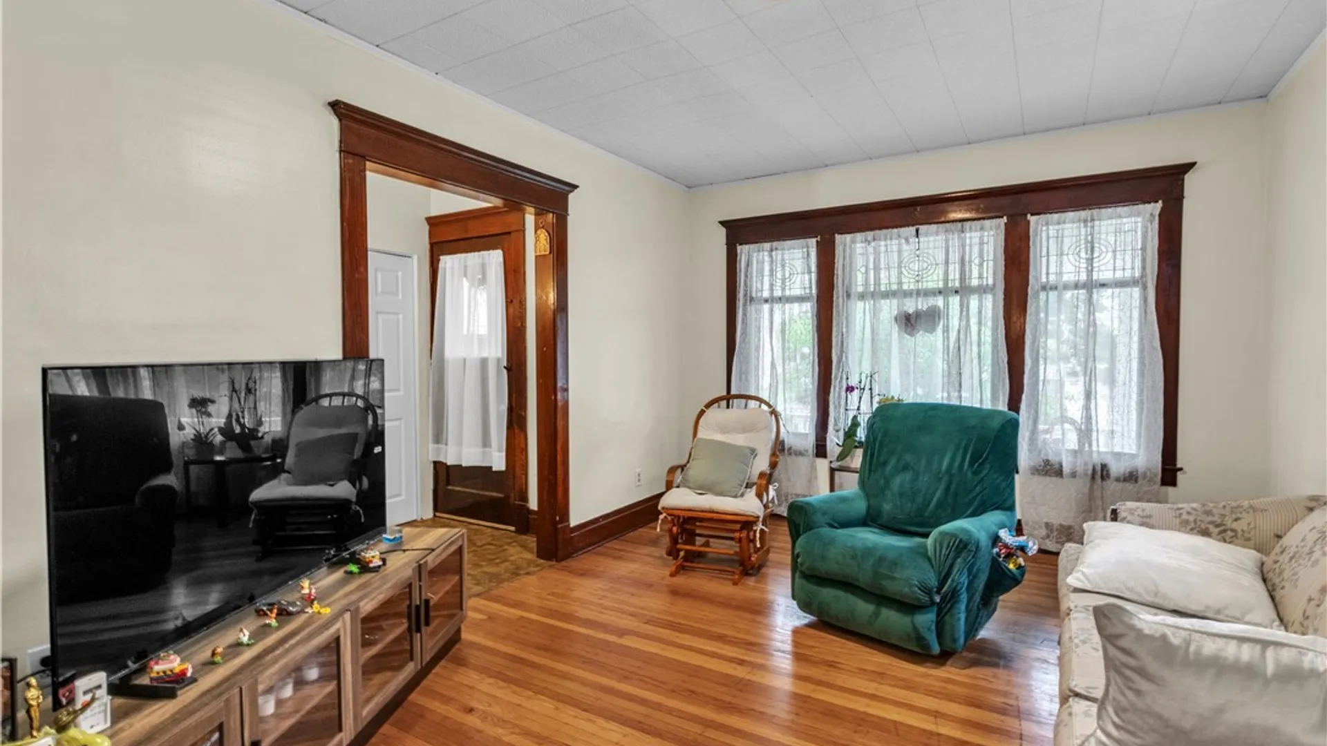 Property at 230 N Park Avenue, Buffalo, NY 14216 6
