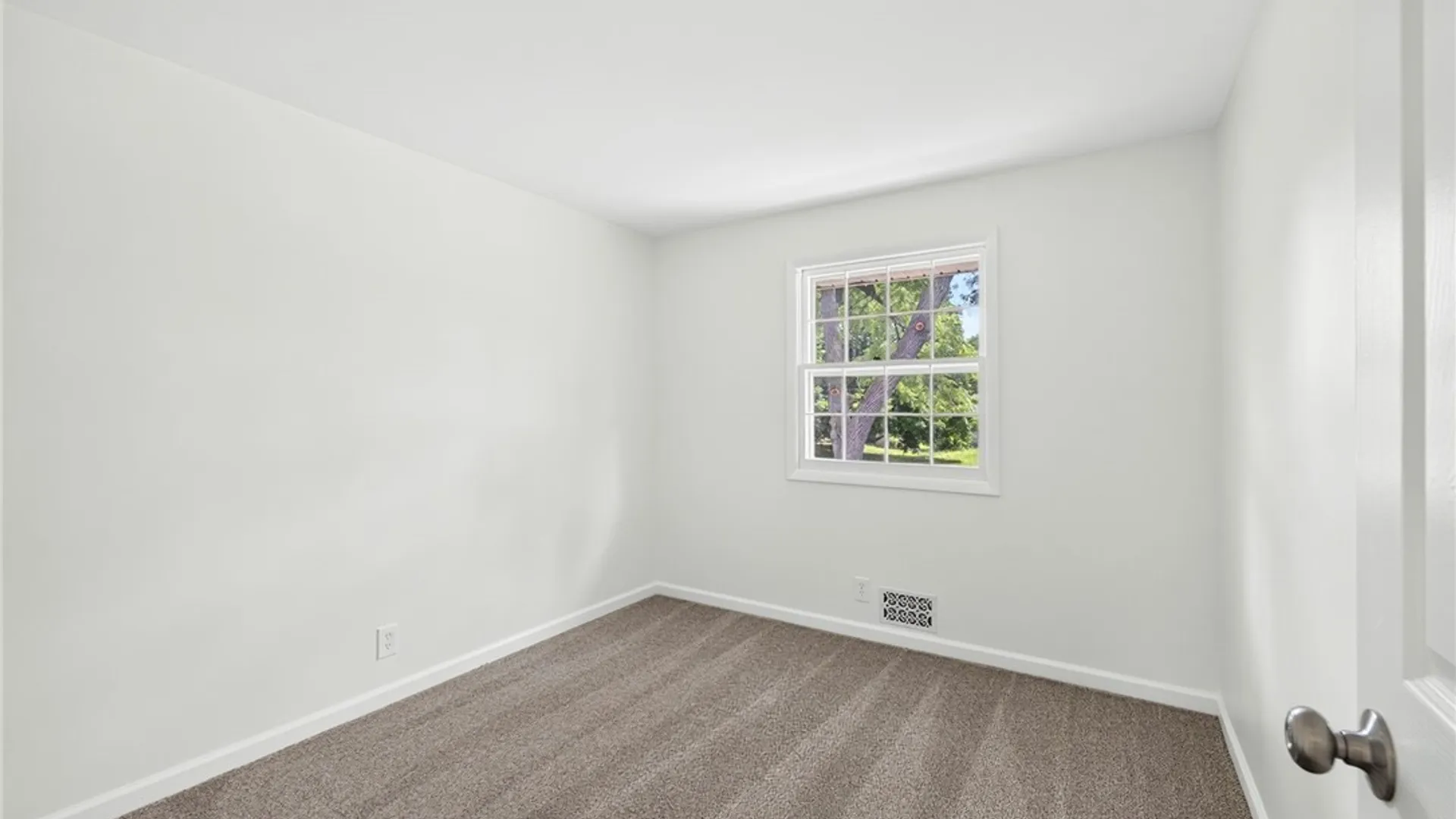 Property at 37 Ledgewood Circle, Greece, NY 14615 24