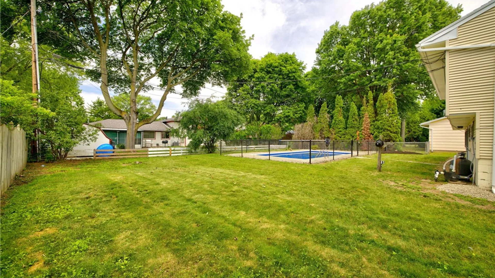 Property at 37 Ledgewood Circle, Greece, NY 14615 3
