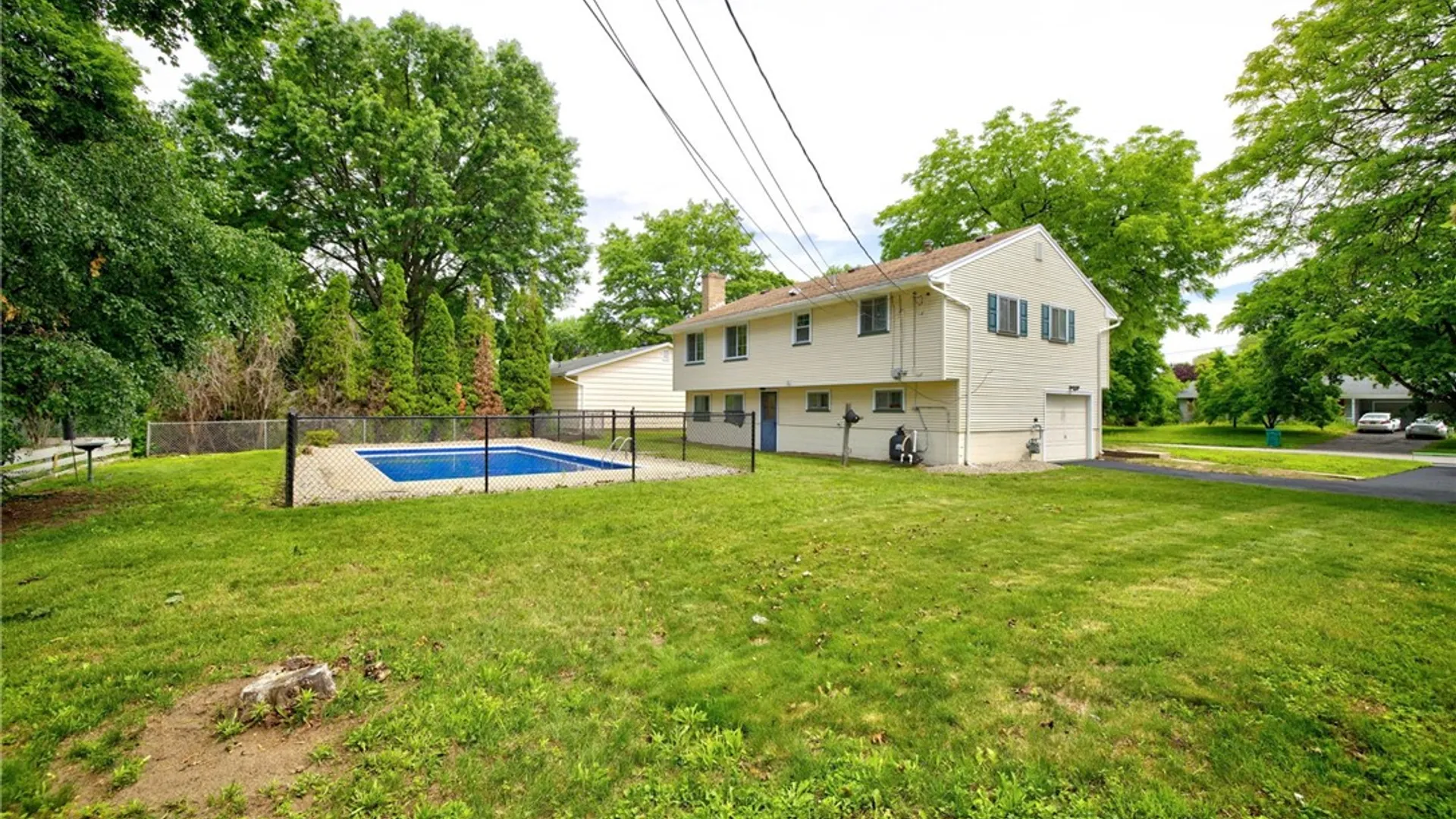 Property at 37 Ledgewood Circle, Greece, NY 14615 4