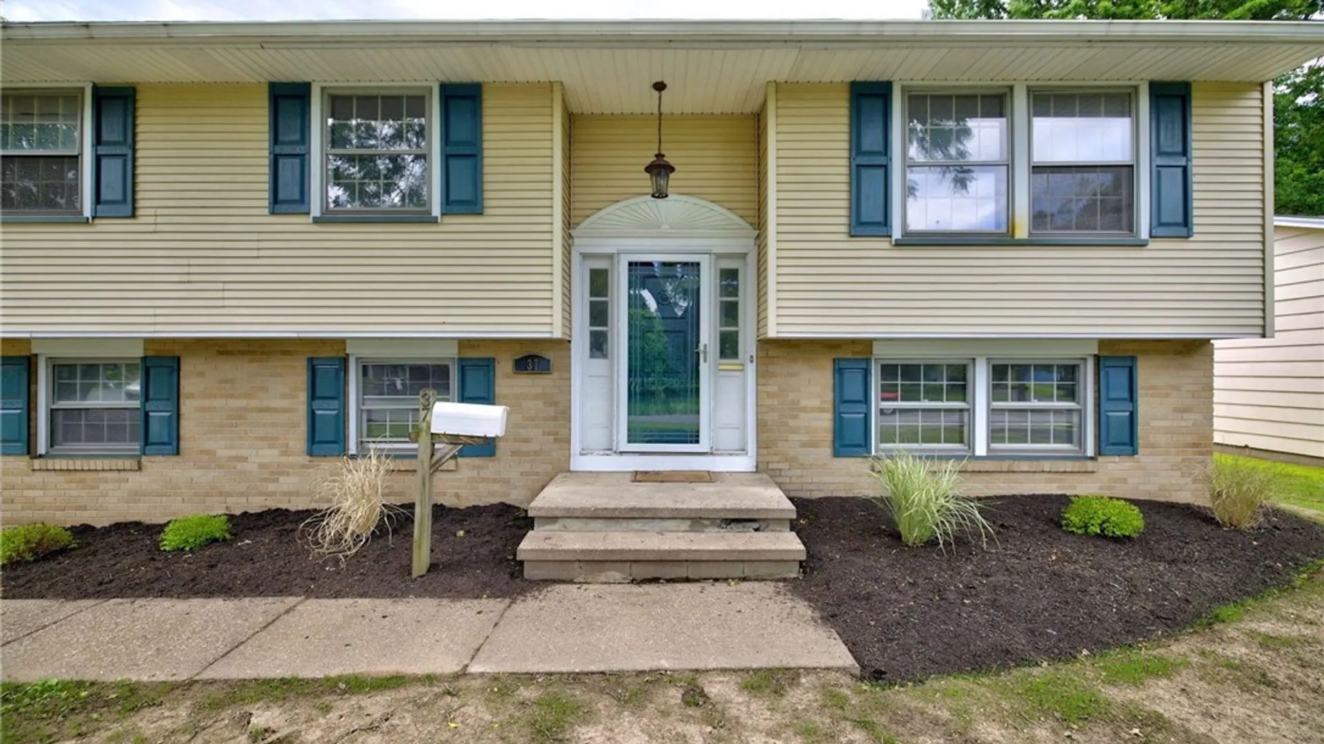 Property at 37 Ledgewood Circle, Greece, NY 14615 8