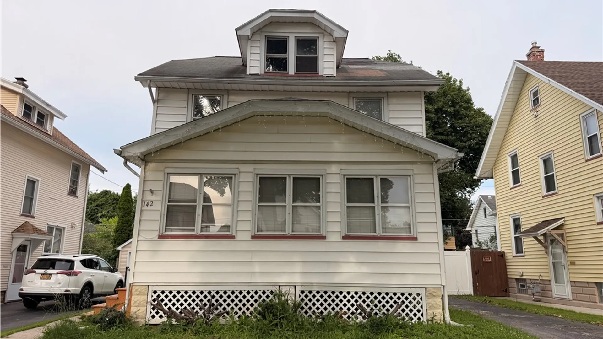 Property at 142 Rockview Terrace, Rochester, NY 14606 3