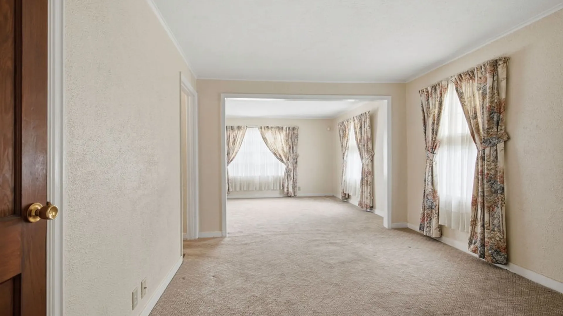 Property at 221 Beechwood Avenue, Salina, NY 13088 11