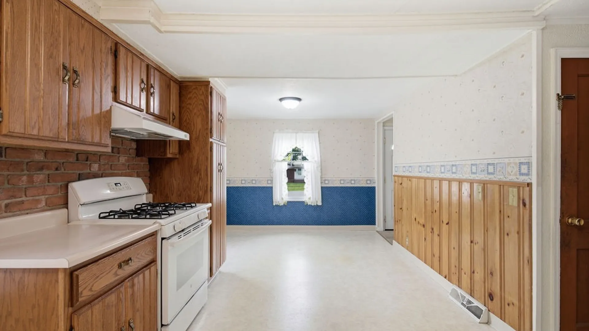 Property at 221 Beechwood Avenue, Salina, NY 13088 16