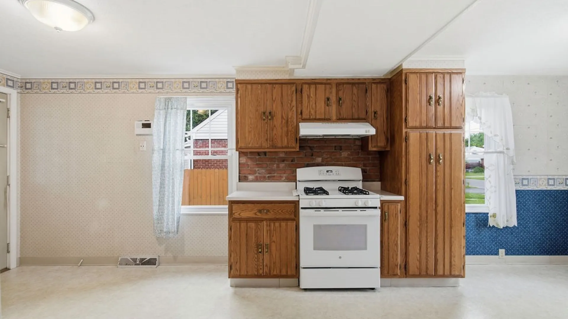 Property at 221 Beechwood Avenue, Salina, NY 13088 17