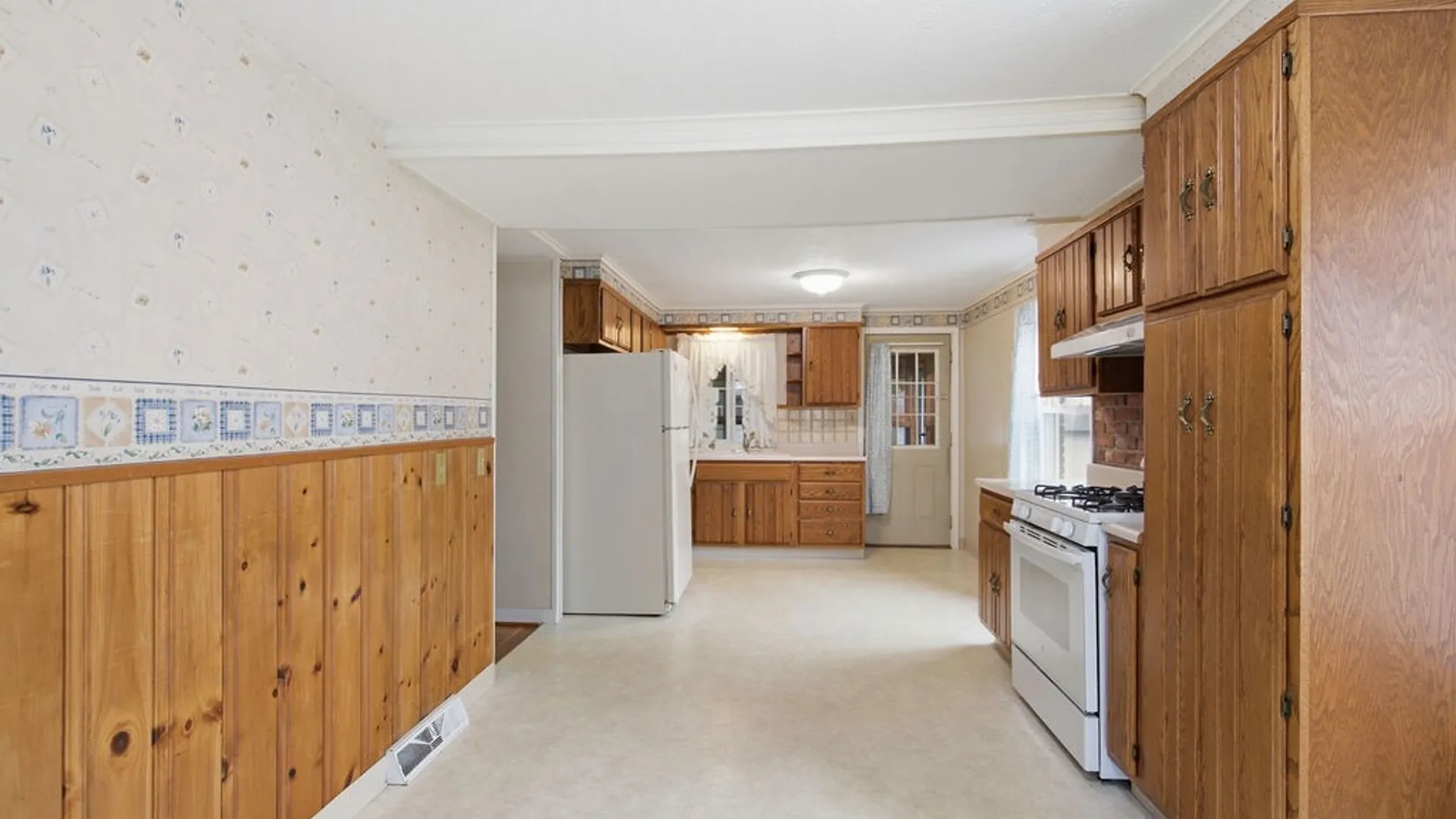 Property at 221 Beechwood Avenue, Salina, NY 13088 18
