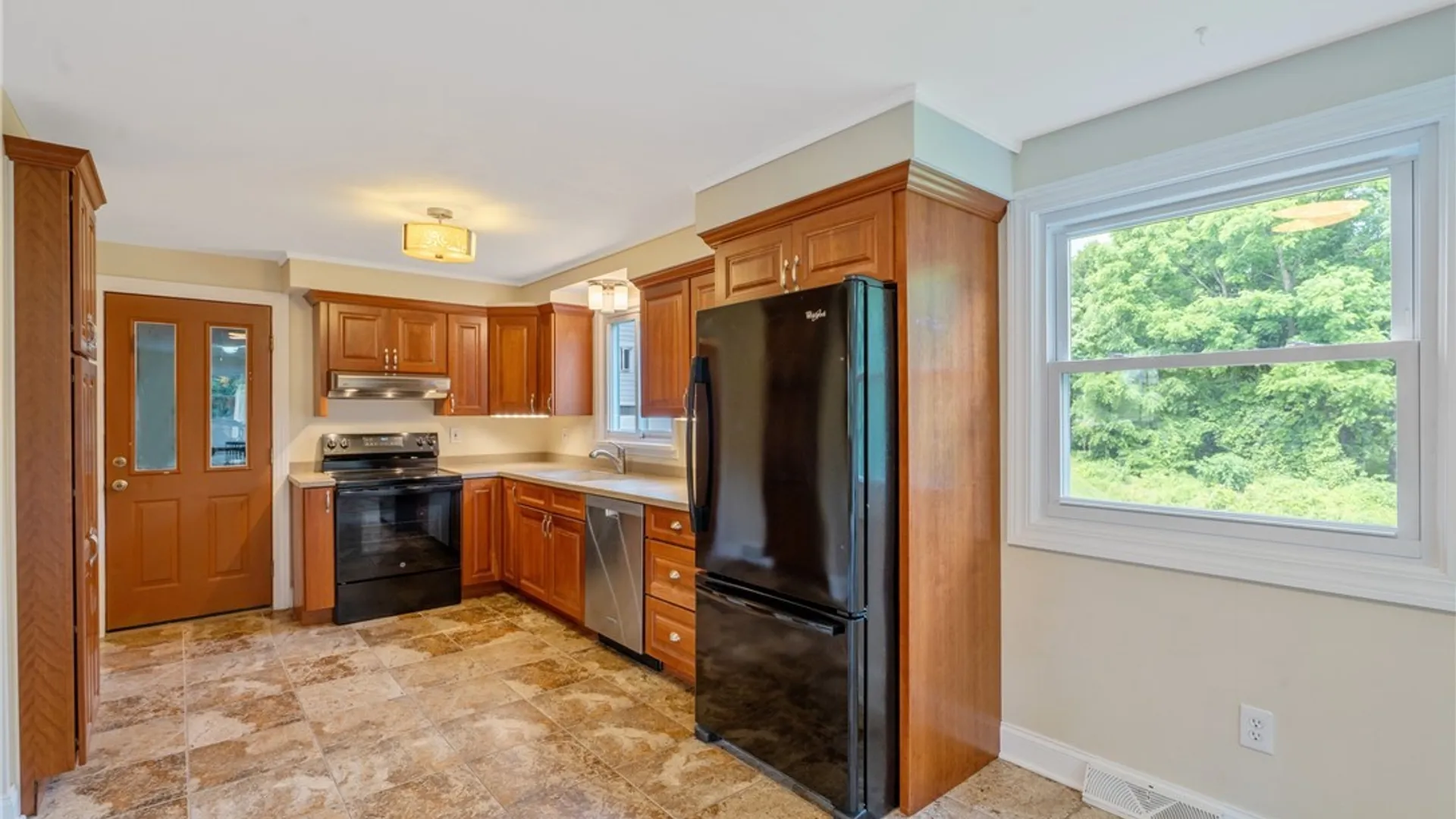 Property at 508 Glenview Parkway, Camillus, NY 13219 16