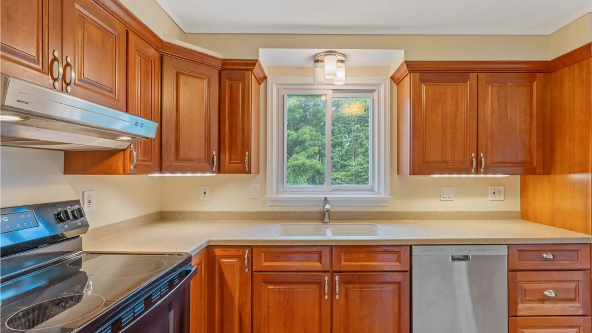 Property at 508 Glenview Parkway, Camillus, NY 13219 19