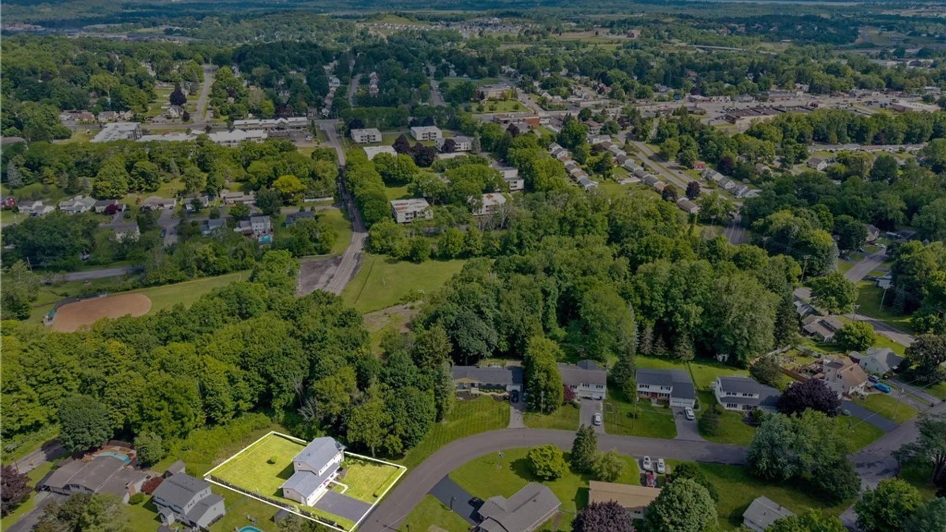 Property at 508 Glenview Parkway, Camillus, NY 13219 45