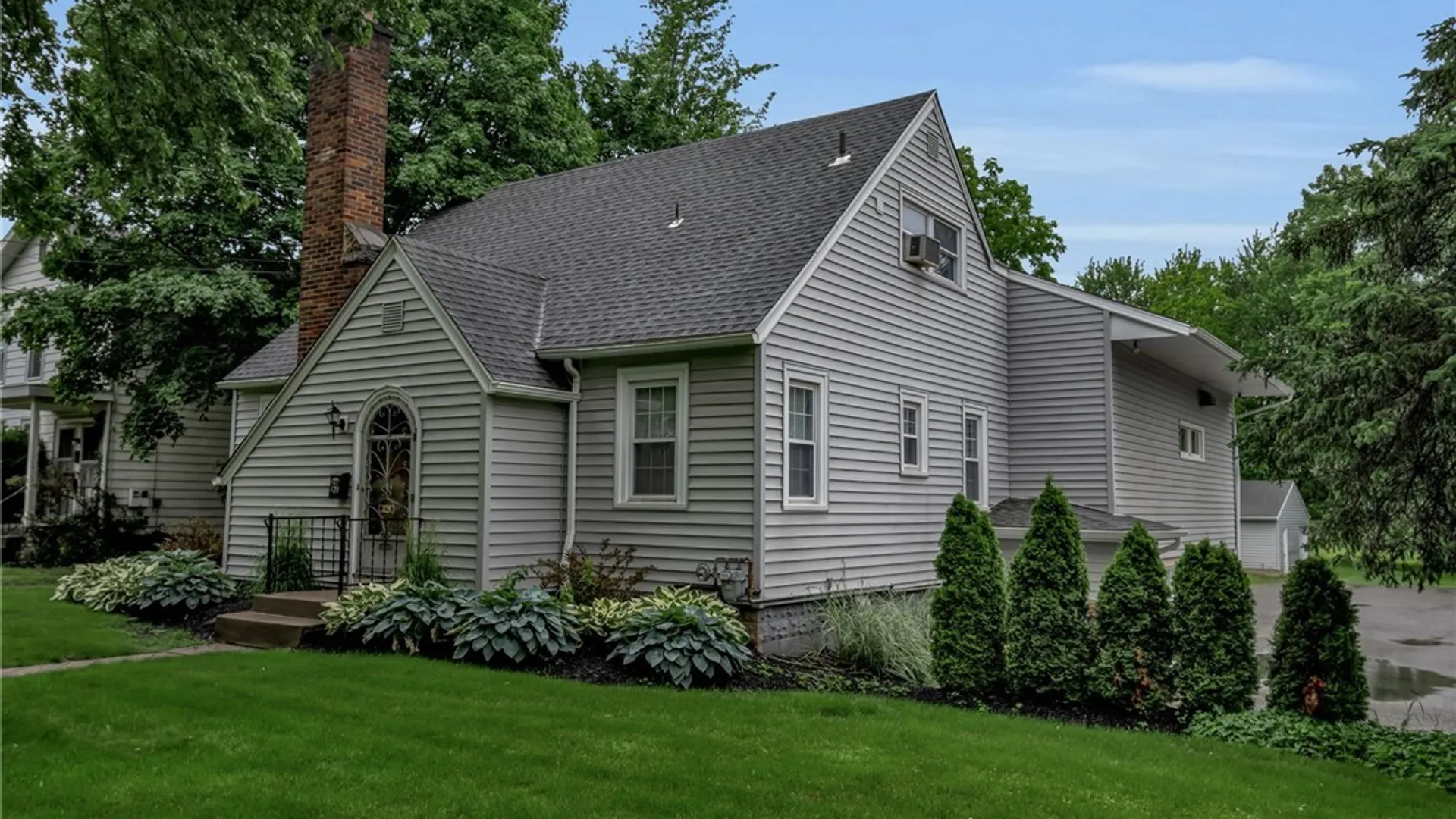 Property at 427-429 Pine Street, Lockport City, NY 14094 2