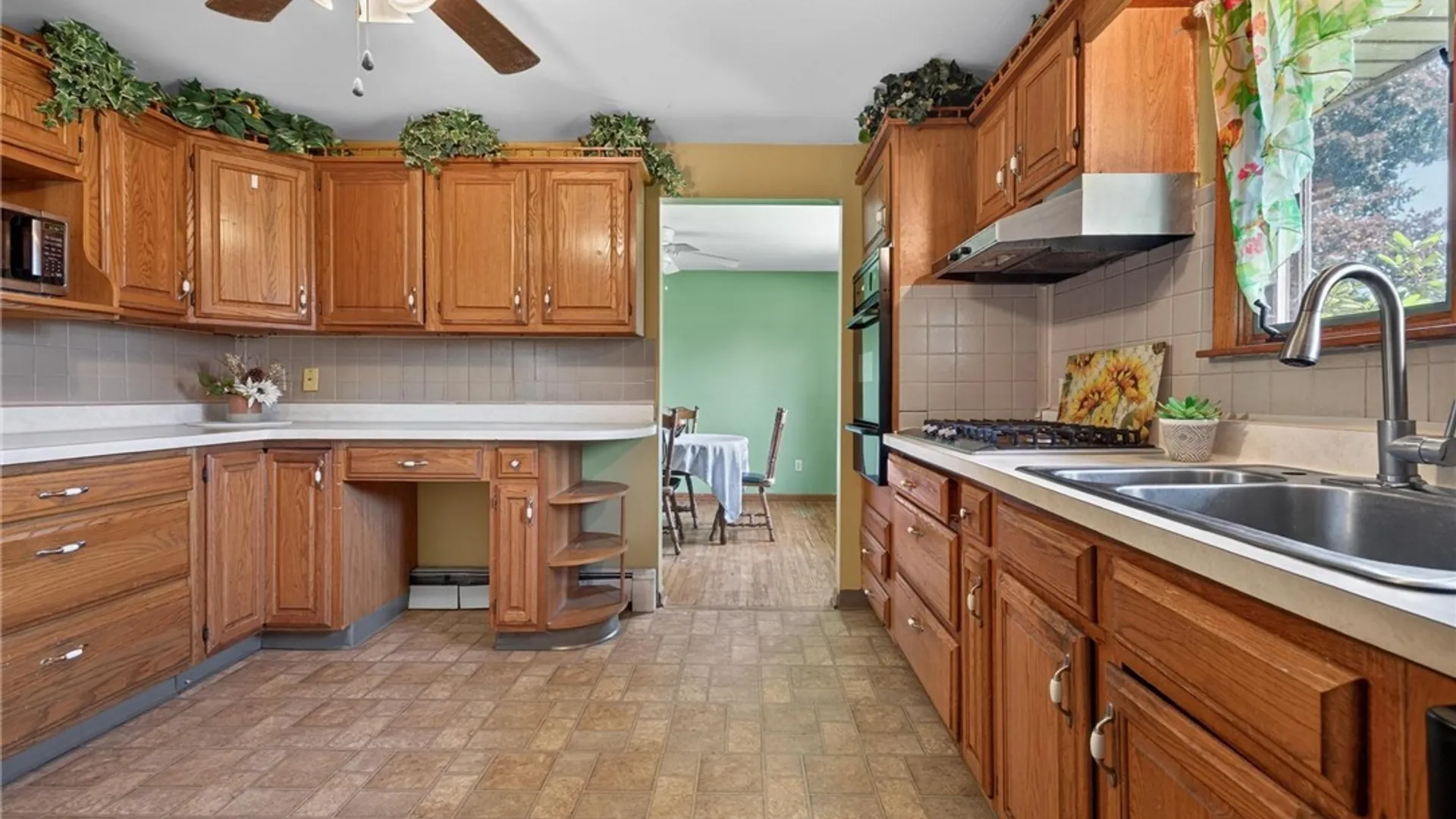 Property at 8 Southgate Drive, West Seneca, NY 14224 11