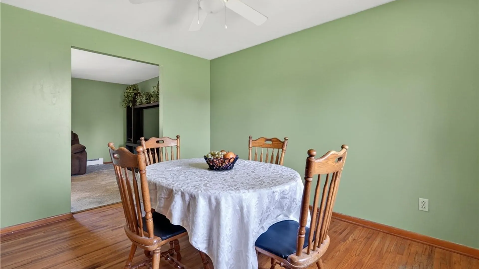 Property at 8 Southgate Drive, West Seneca, NY 14224 12