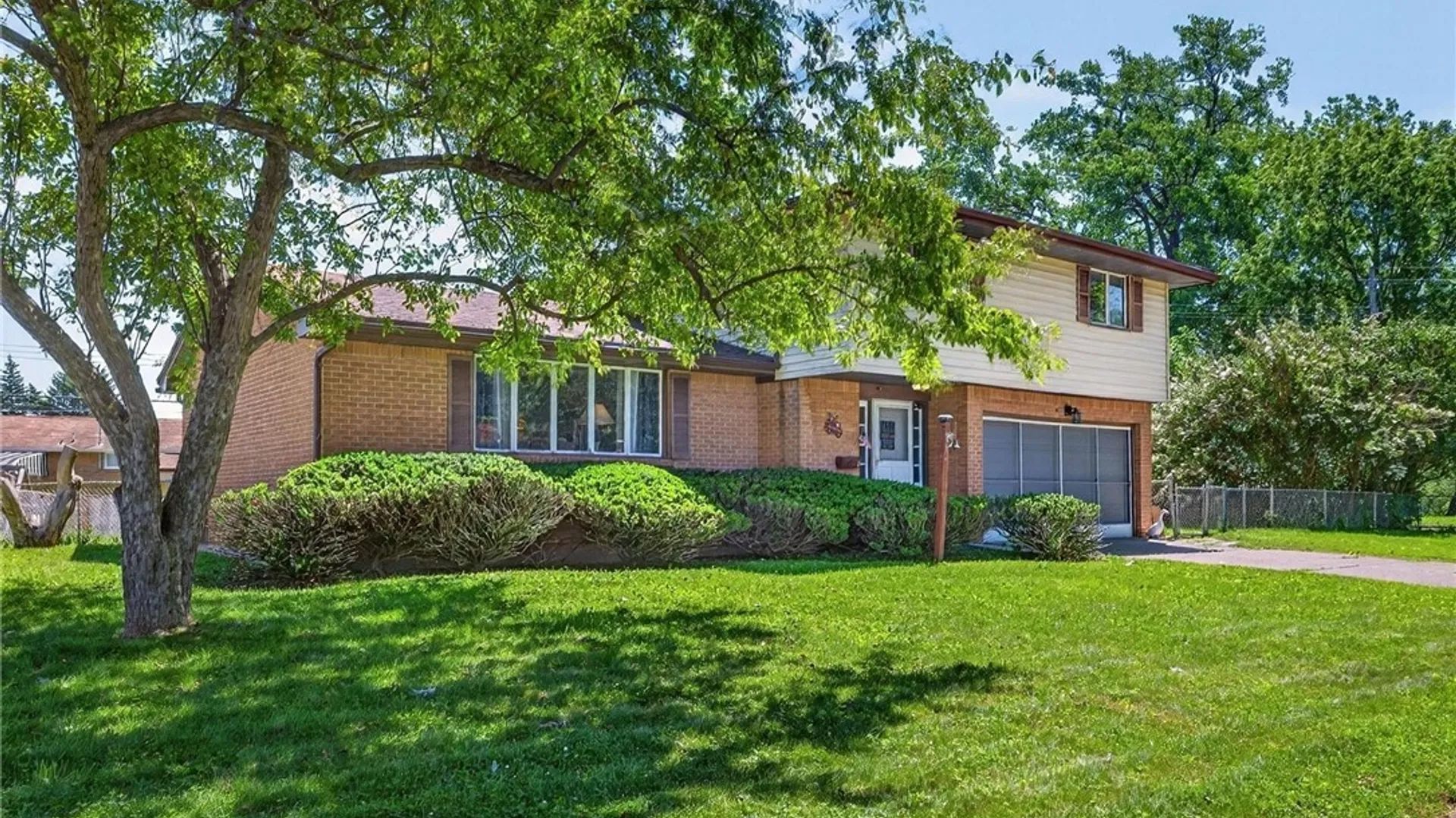 Property at 8 Southgate Drive, West Seneca, NY 14224 2