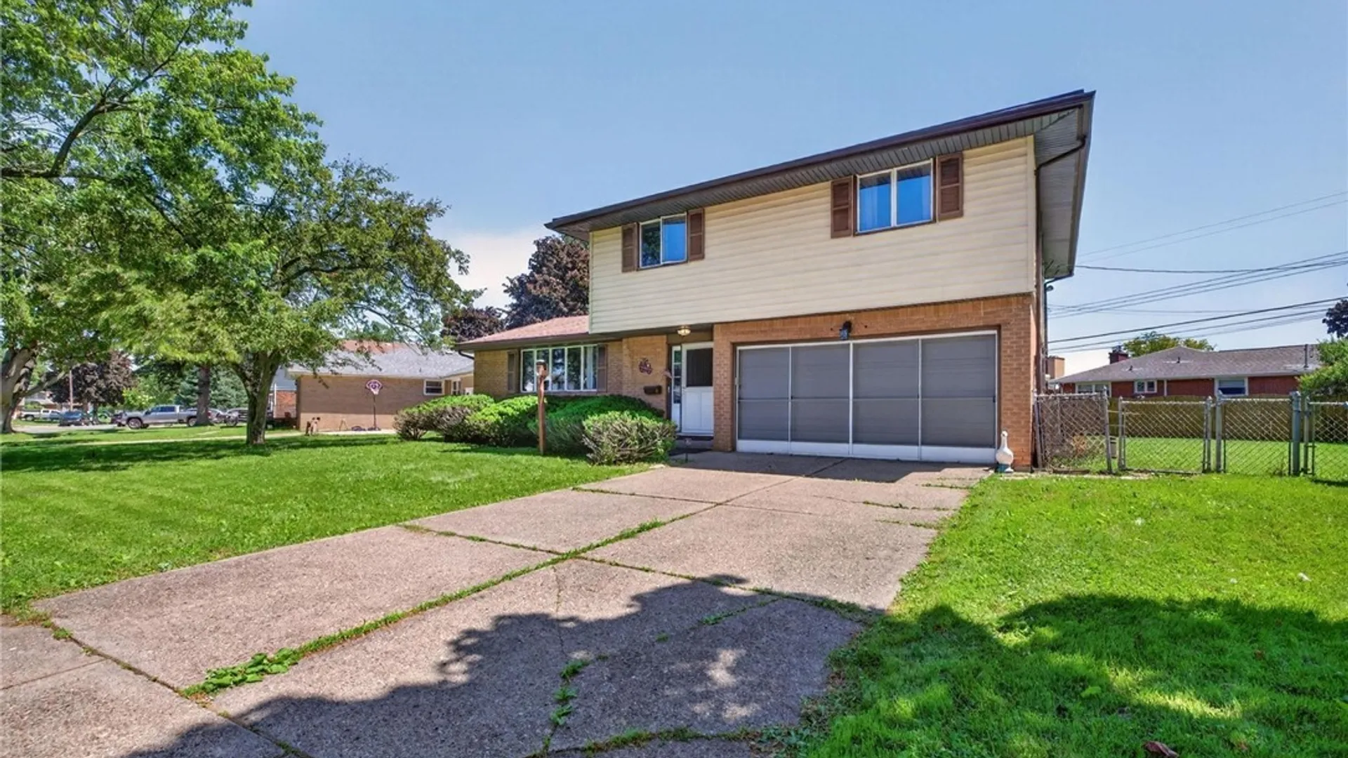 Property at 8 Southgate Drive, West Seneca, NY 14224 3