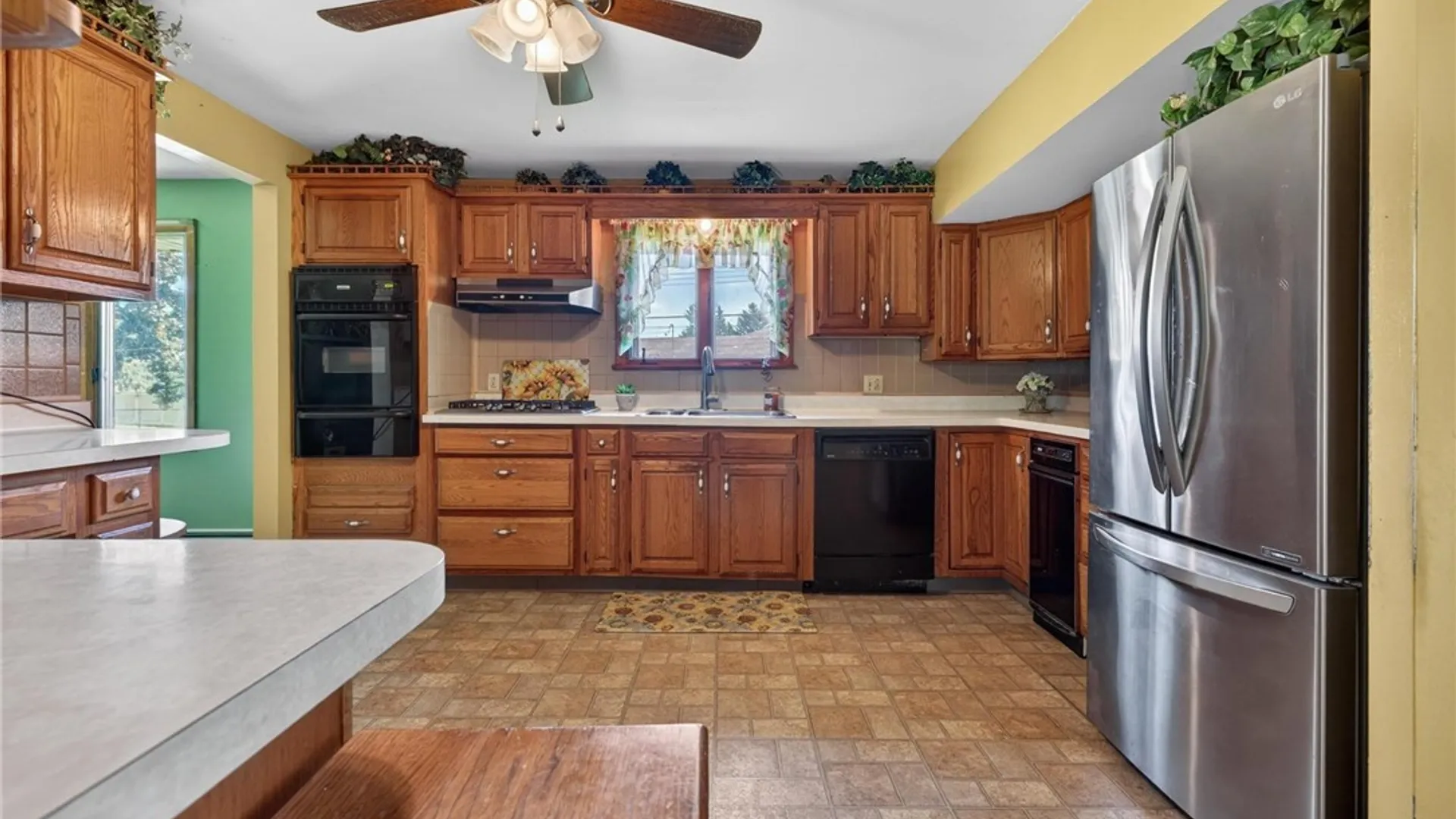 Property at 8 Southgate Drive, West Seneca, NY 14224 9