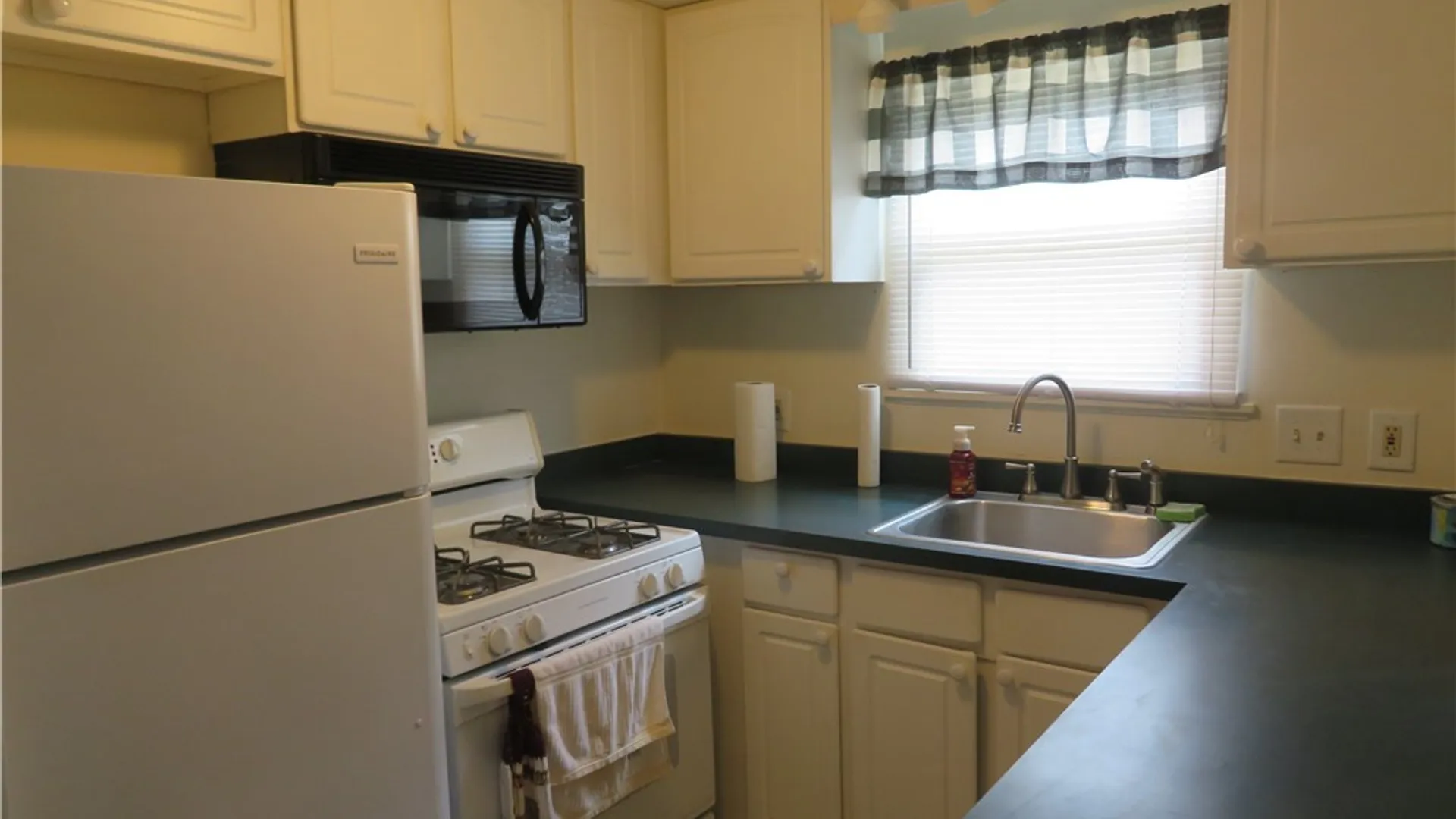 Property at 101 Chestnut Hills, New Hartford, NY 13413 7