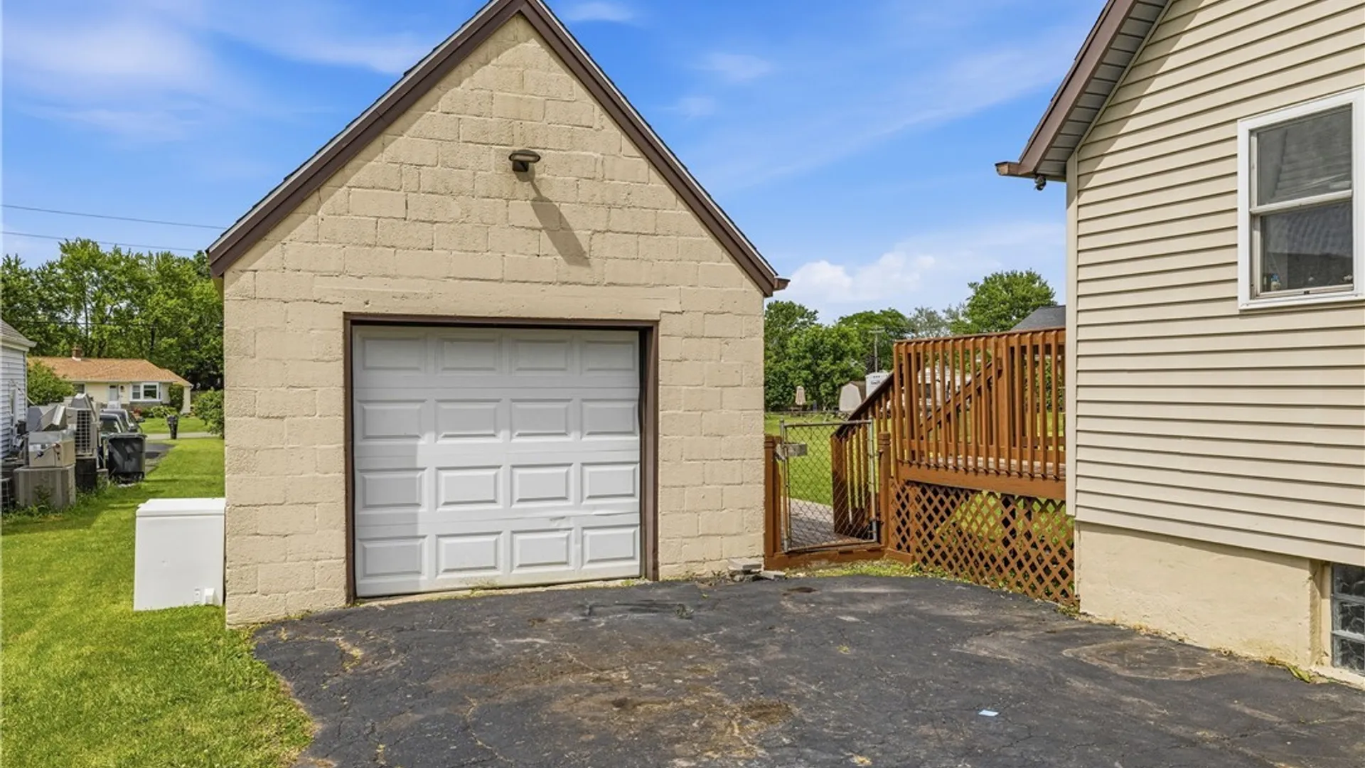 Property at 995 Saunders Sett Road, Lewiston, NY 14305 4