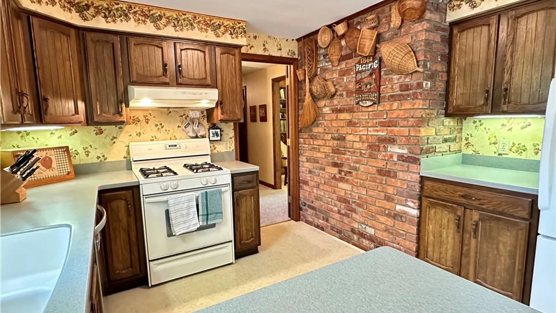 Property at 40 Tanglewood Drive, Orchard Park, NY 14127 14