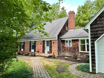 Property at 40 Tanglewood Drive, Orchard Park, NY 14127
