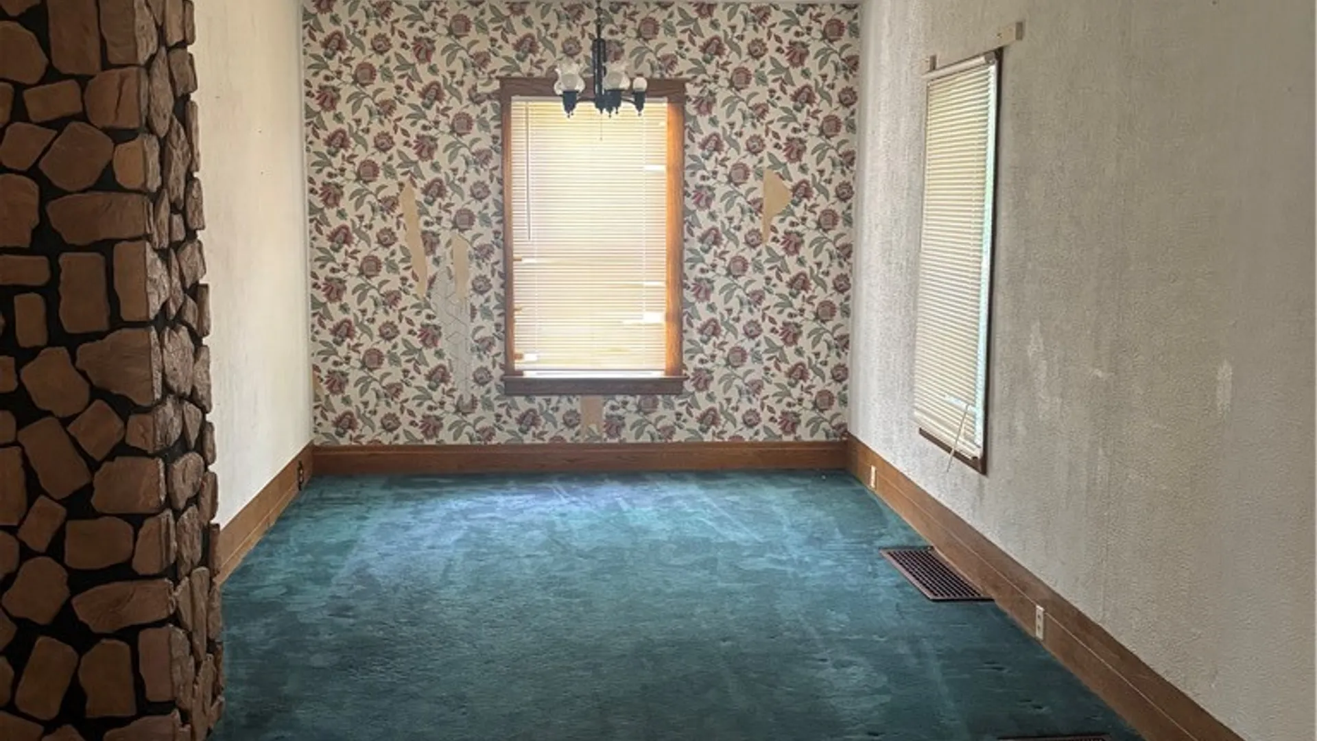 Property at 2229 Whitney Avenue, Niagara Falls, NY 14301 4