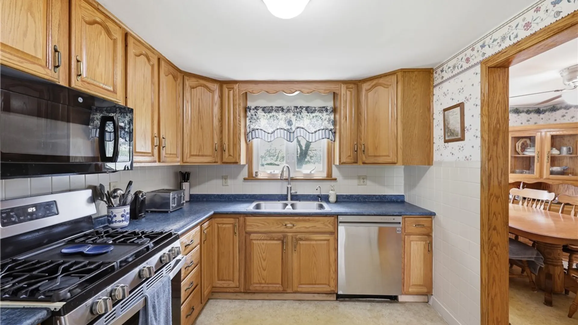 Property at 6158 Broadway Street, Lancaster, NY 14086 12