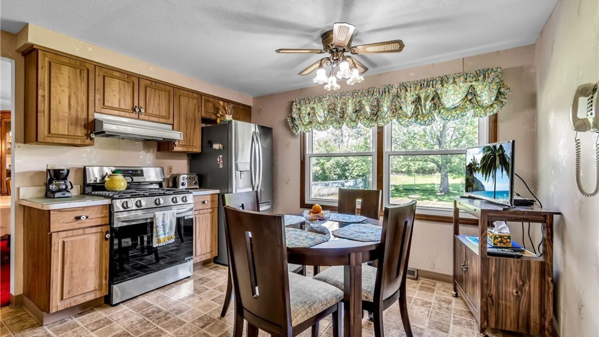Property at 360 Forest Drive, West Seneca, NY 14224 4