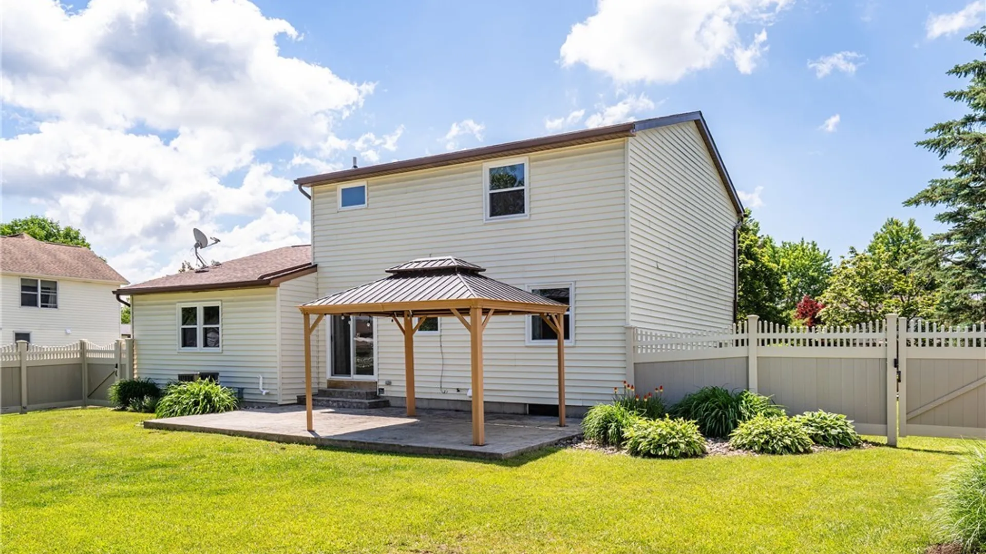 Property at 5 Quail Hollow, Lancaster, NY 14086 35