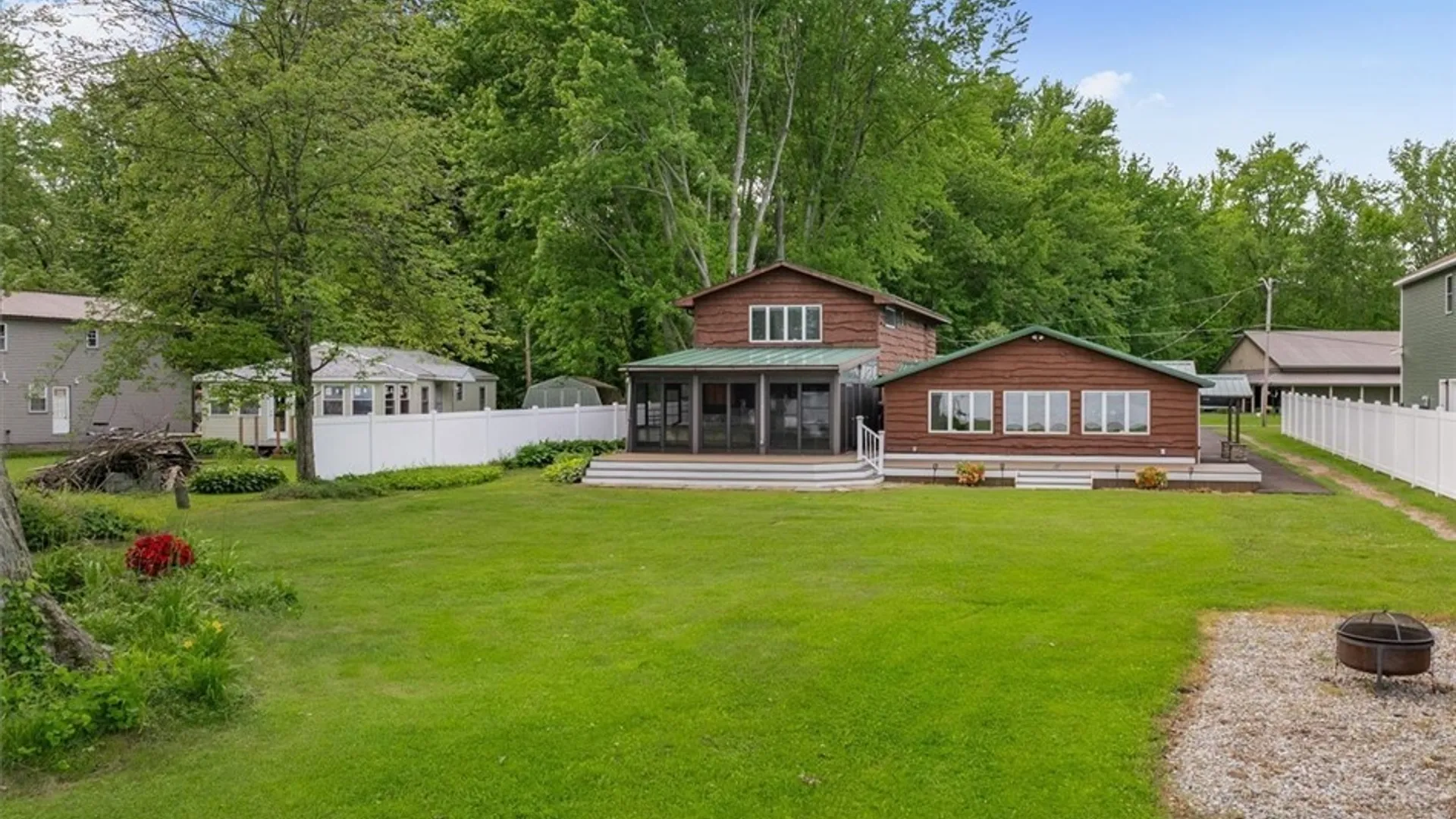 Property at 21 Lakeshore Drive, Constantia, NY 13044 2
