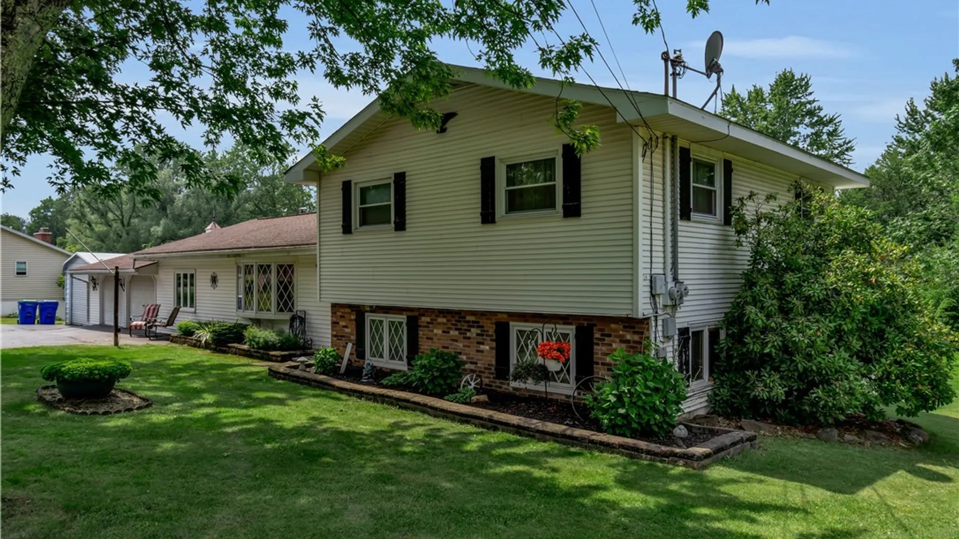 Property at 6925 Ridge Road, Newfane, NY 14094 3