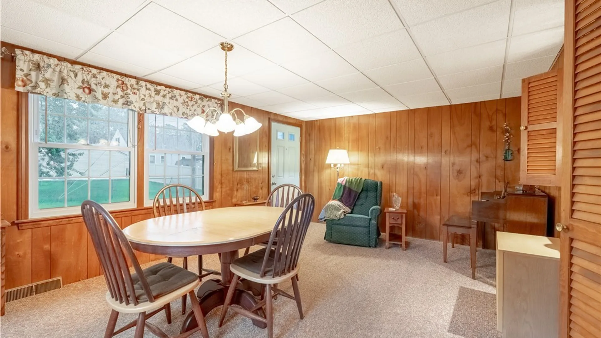Property at 20 Lucille Drive, Cheektowaga, NY 14225 12