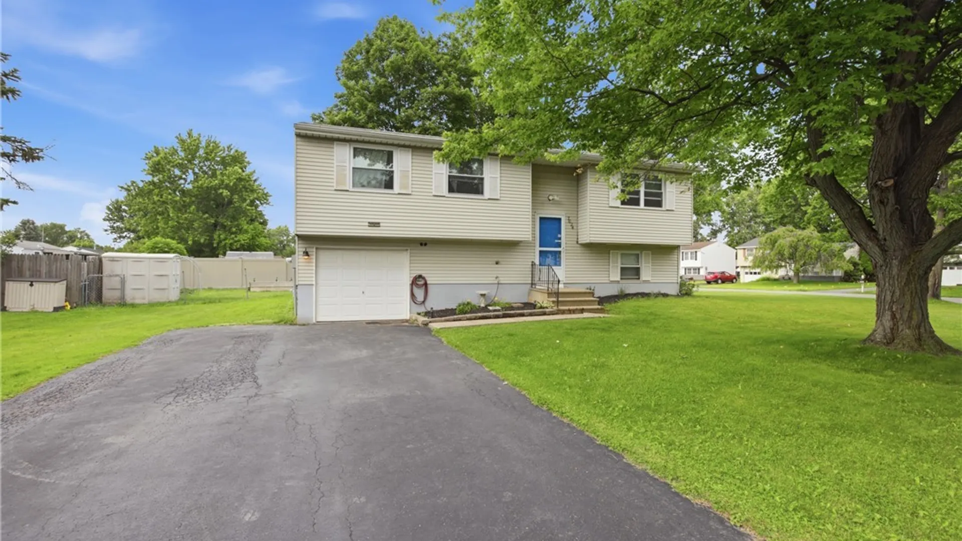 Property at 7024 Academy Lane, Lockport Town, NY 14094 3
