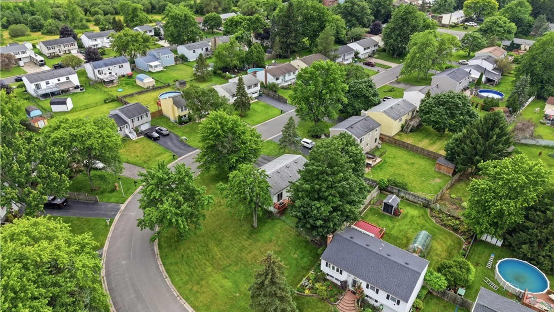 Property at 7024 Academy Lane, Lockport Town, NY 14094 46