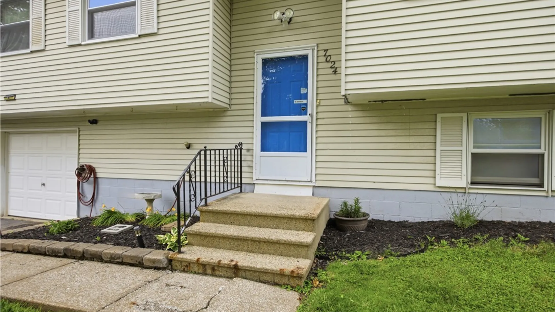 Property at 7024 Academy Lane, Lockport Town, NY 14094 5