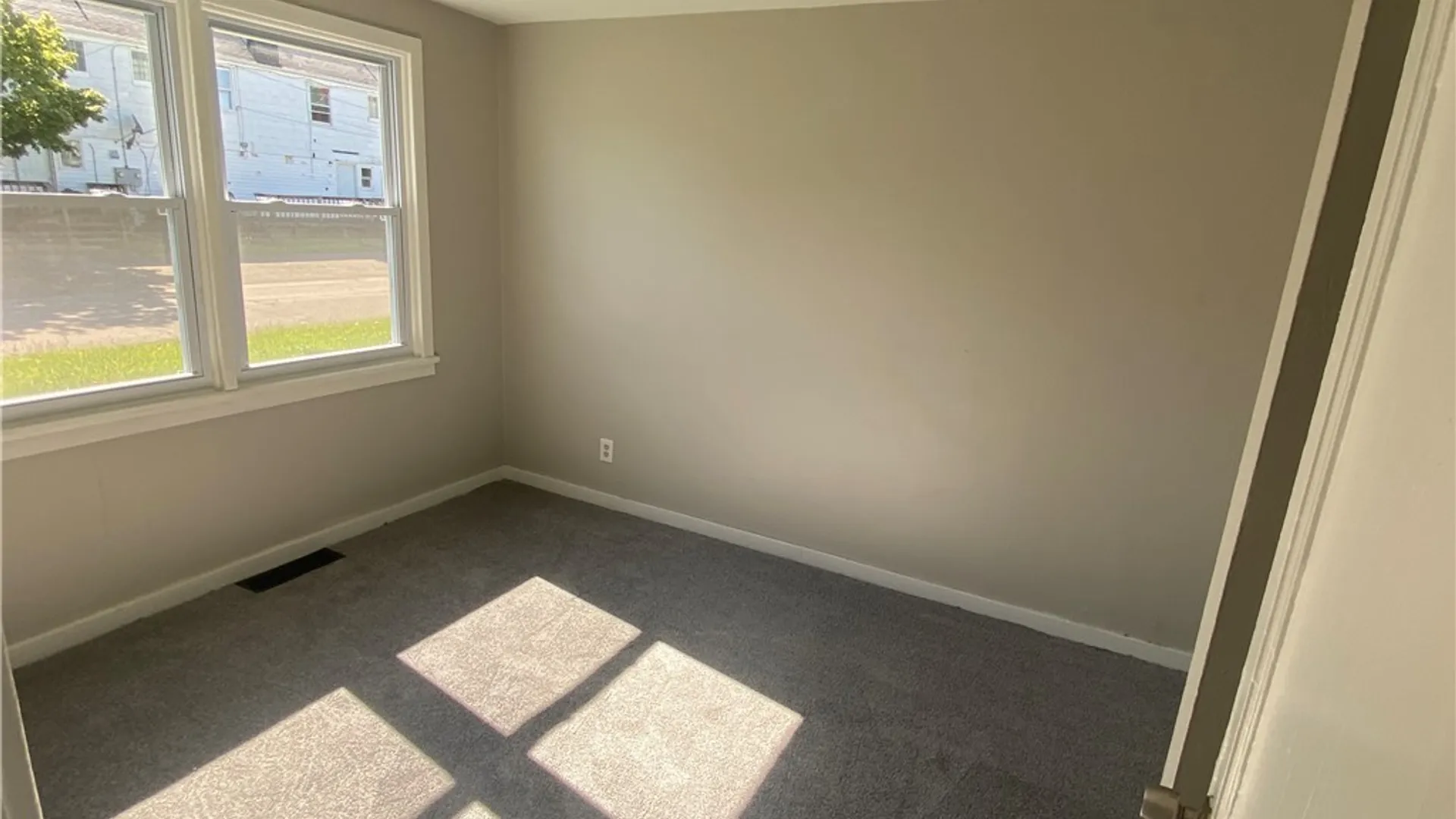 Property at 21 Chapman Place, Tonawanda, NY 14150 8