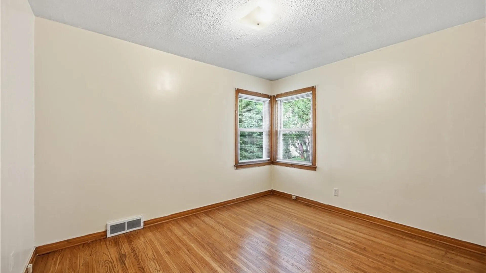 Property at 1123 Vanderbilt Avenue, Niagara Falls, NY 14305 15