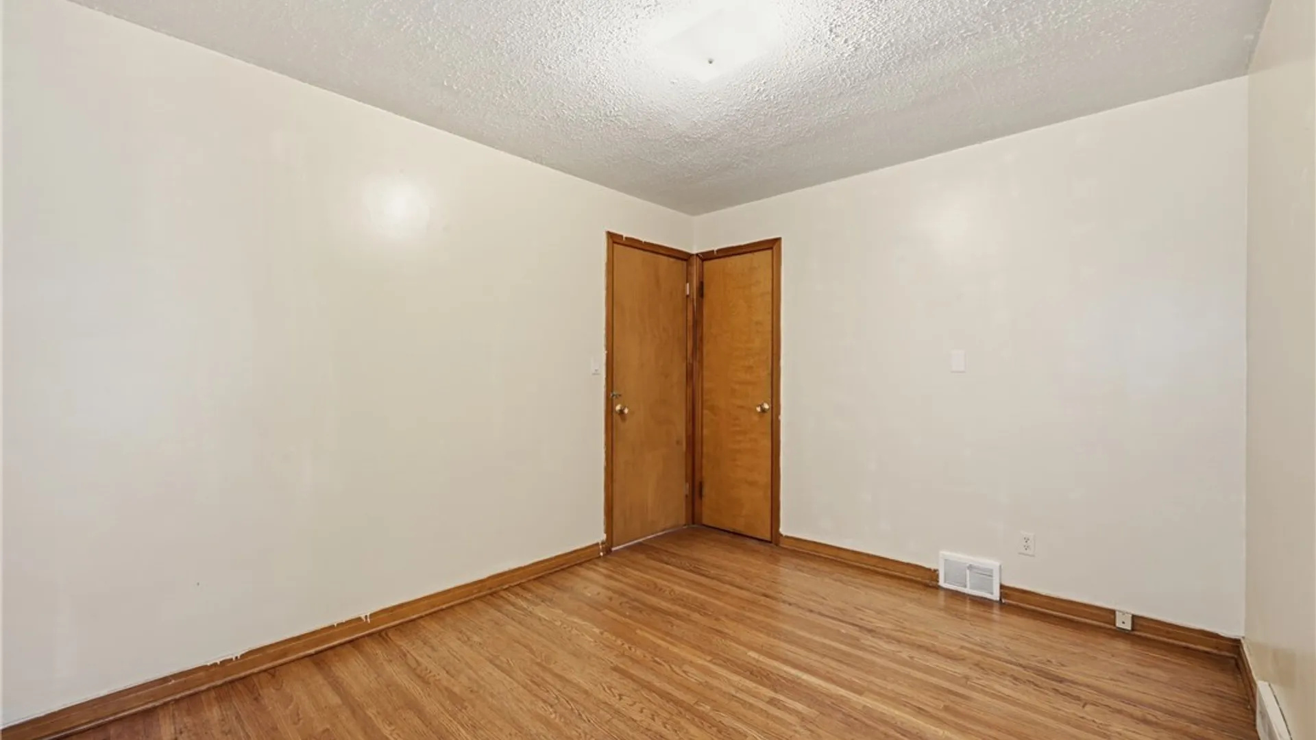 Property at 1123 Vanderbilt Avenue, Niagara Falls, NY 14305 17
