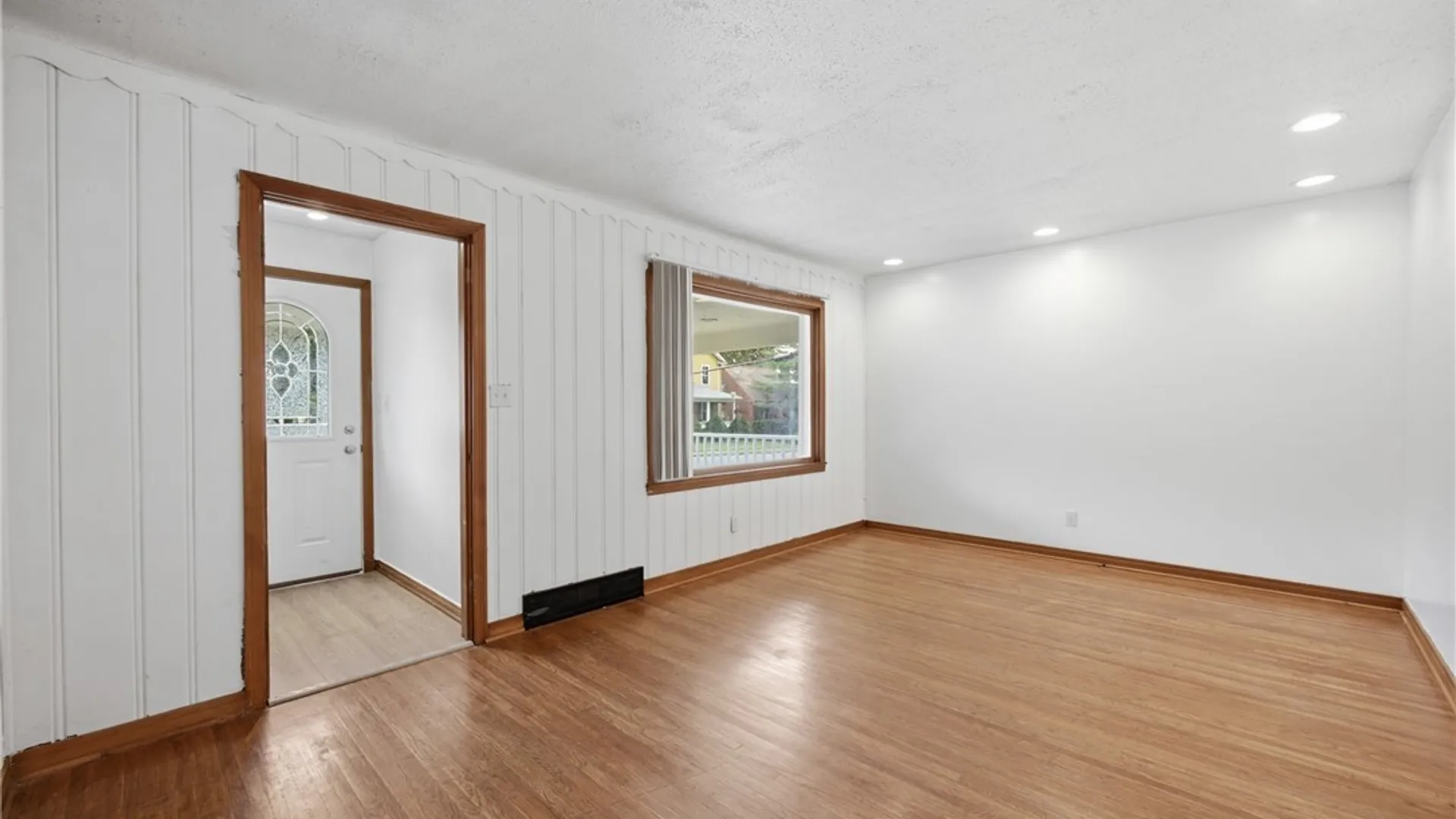 Property at 1123 Vanderbilt Avenue, Niagara Falls, NY 14305 7