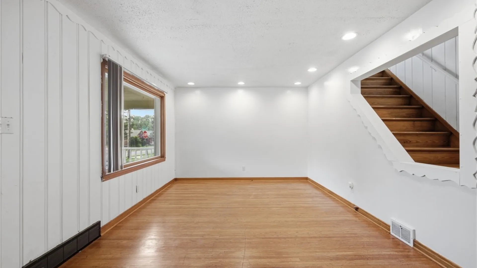 Property at 1123 Vanderbilt Avenue, Niagara Falls, NY 14305 8