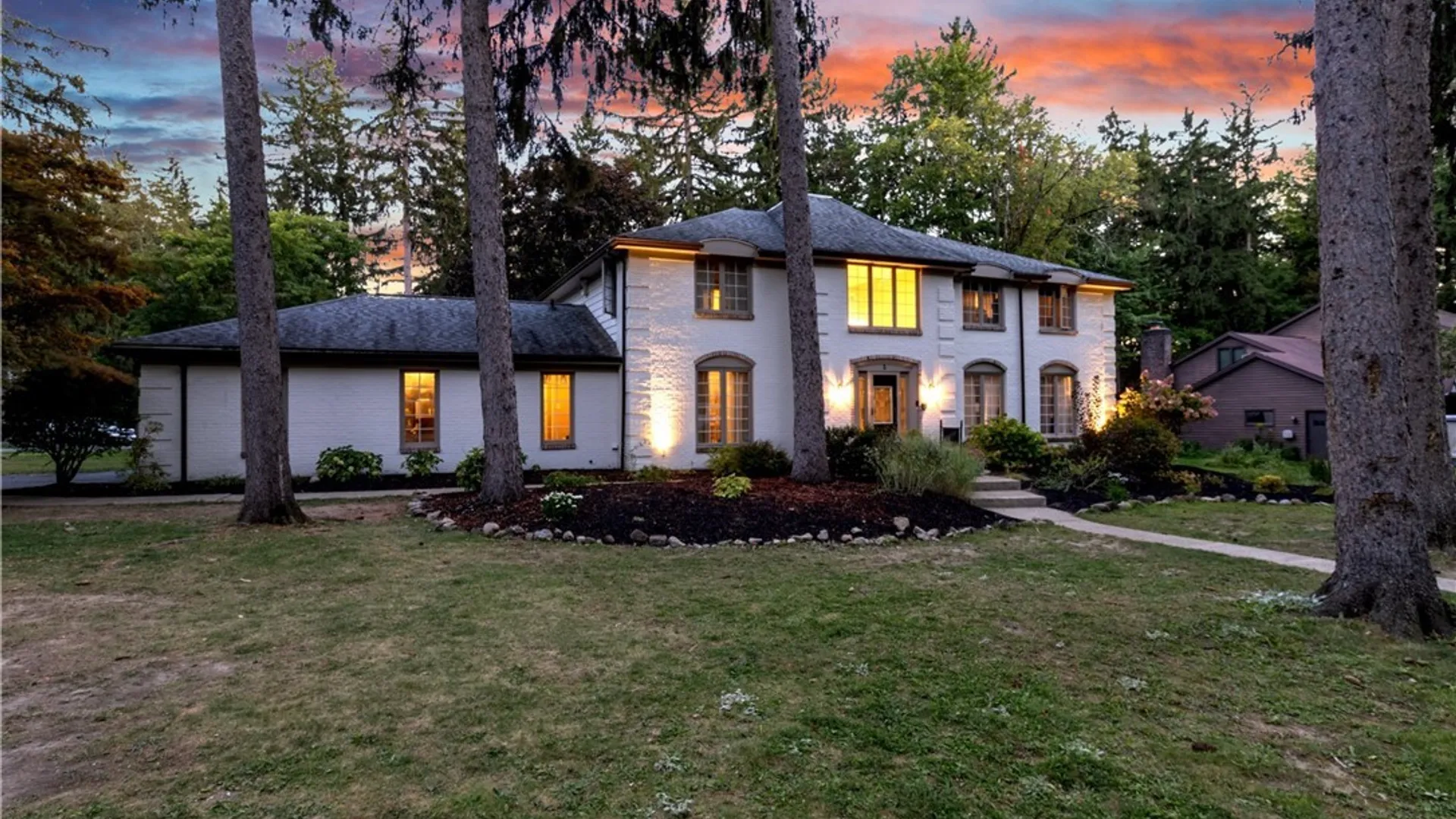 Property at 5 Greenwood Drive, Orchard Park, NY 14127 2