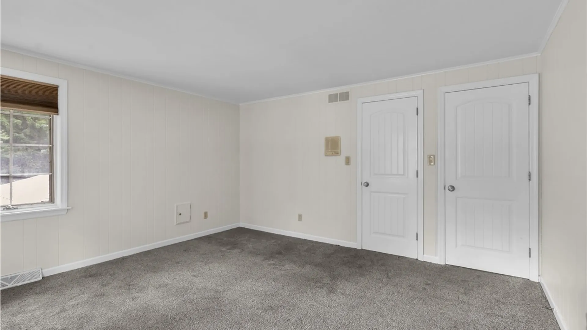 Property at 5 Greenwood Drive, Orchard Park, NY 14127 37