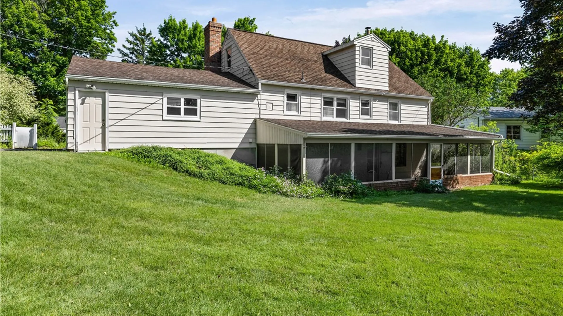 Property at 332 Galahad Drive, Henrietta, NY 14623 45