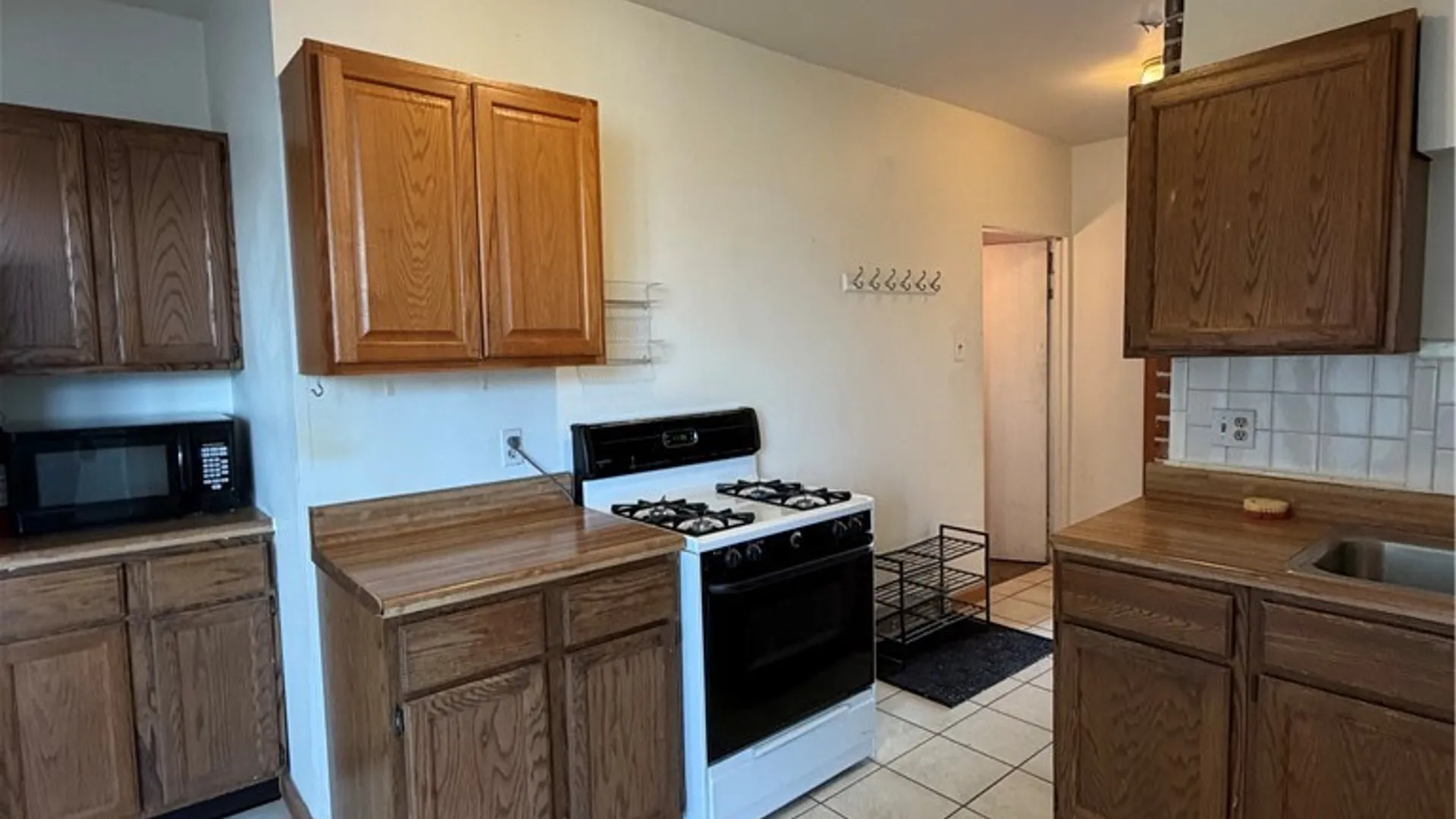 Property at 1005 Elmwood Avenue, Buffalo, NY 14222 4