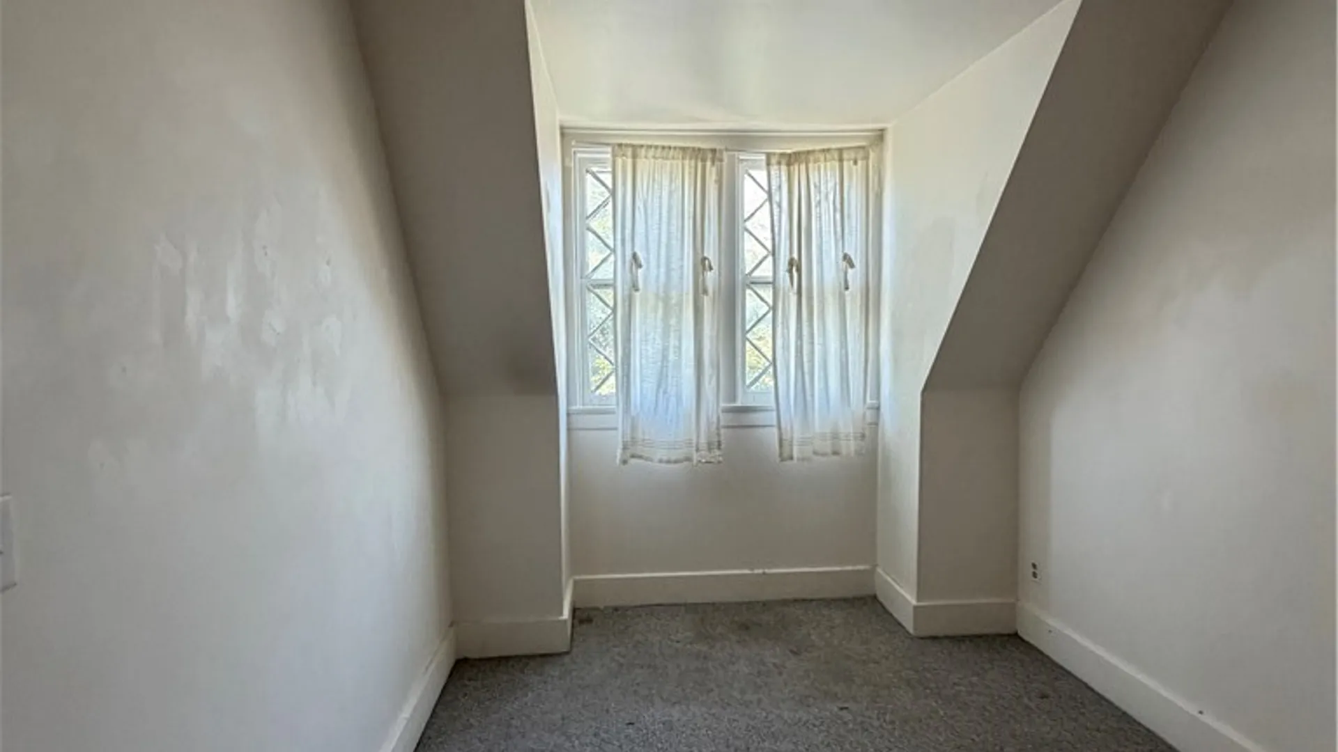 Property at 1005 Elmwood Avenue, Buffalo, NY 14222 6