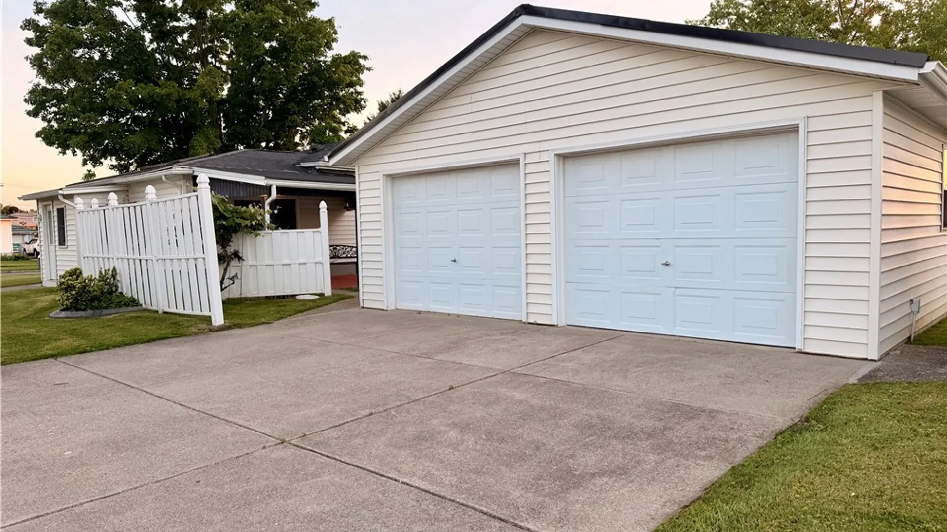 Property at 96 Della Drive, Lackawanna, NY 14218 3