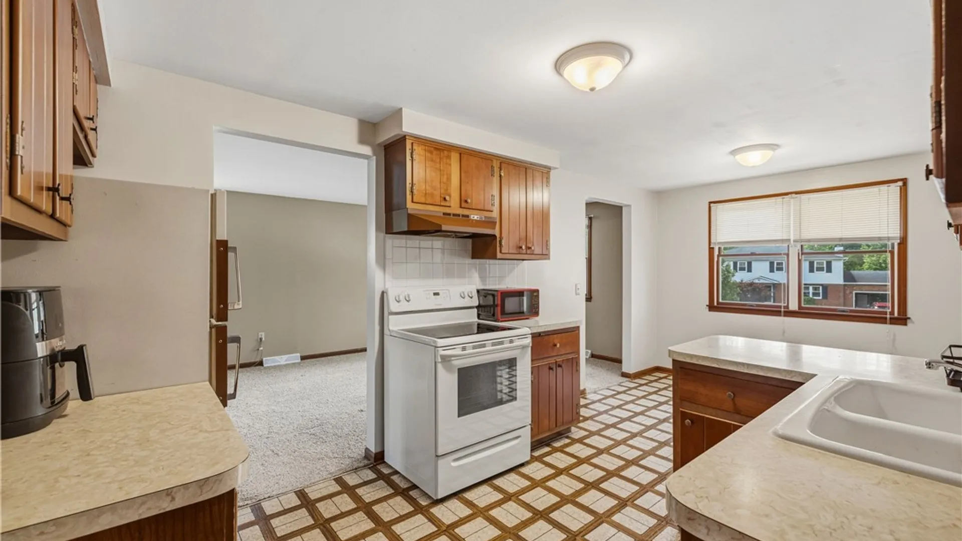 Property at 15 Glendale Terrace, Orchard Park, NY 14127 13